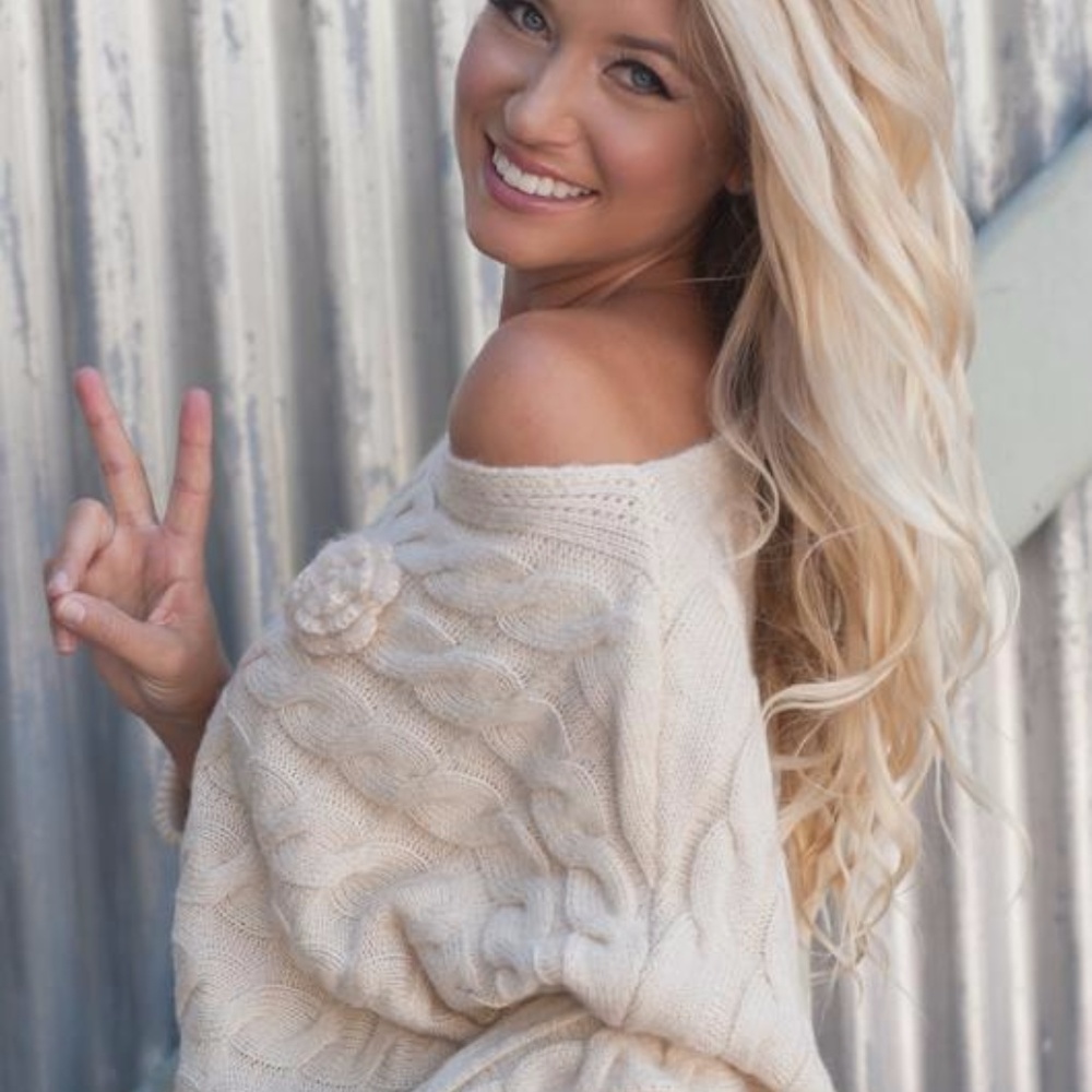 Coming Up Roses‎ Knitted Sweater